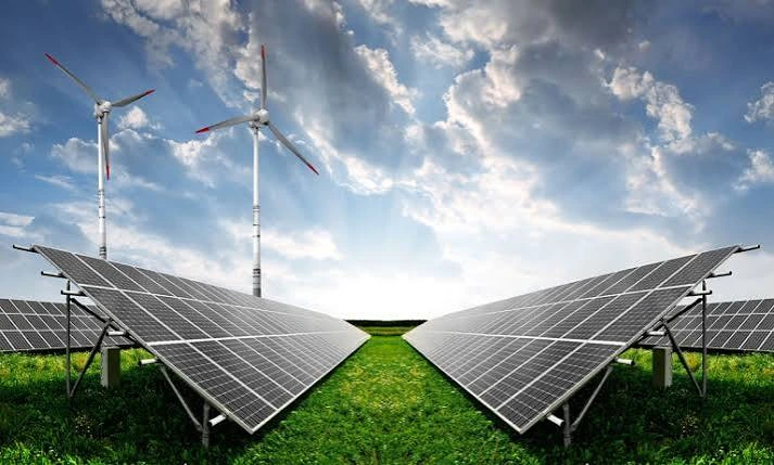 TEKNOLOGI ENERGI SOLAR TERBARUKAN: SOLUSI CERDAS MENUJU MASA DEPAN YANG LEBIH BERKELANJUTAN